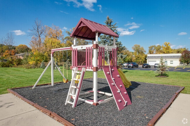 Perinton Hills Townhomes & Apartments