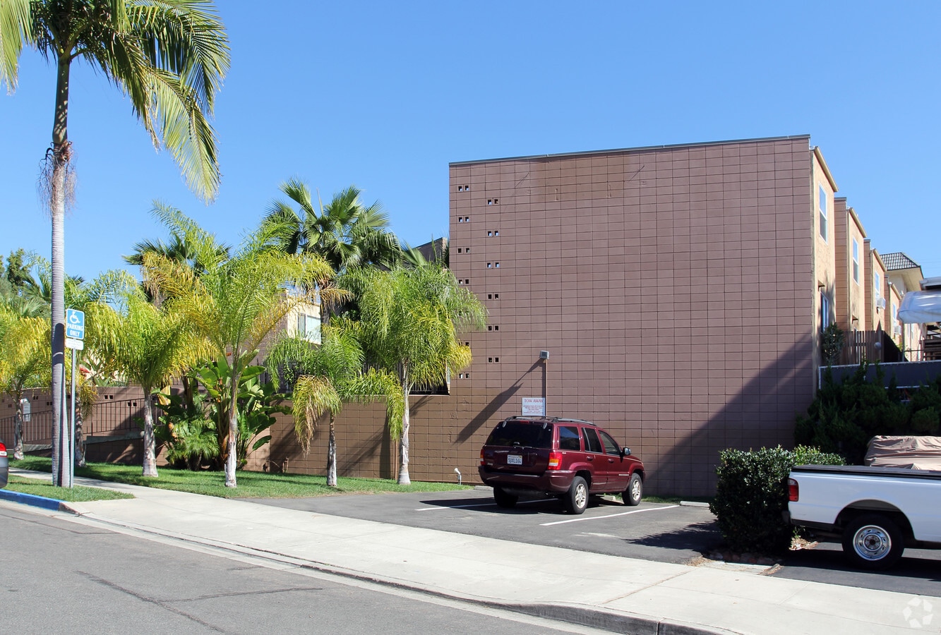 Mission Crest - Mission Crest Apartments