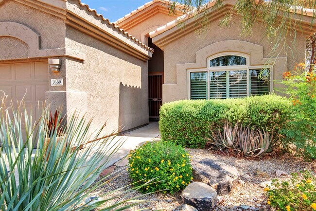 7689 E Quill Ln