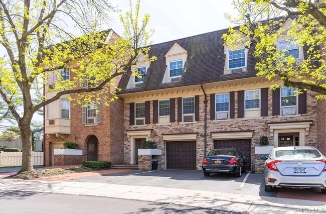 Building Photo - 13-36-36 Robin Ln Unit 70 L