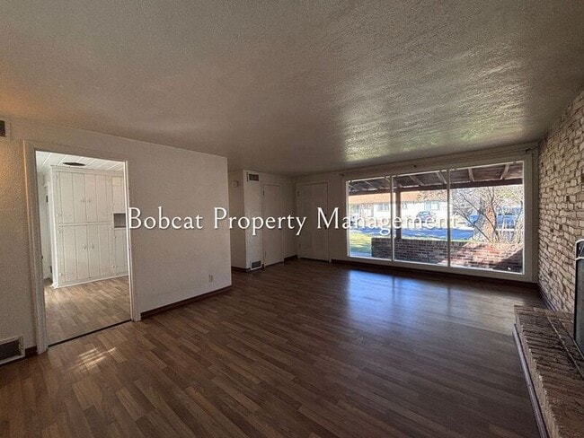 Photo - 719 W Fifth St