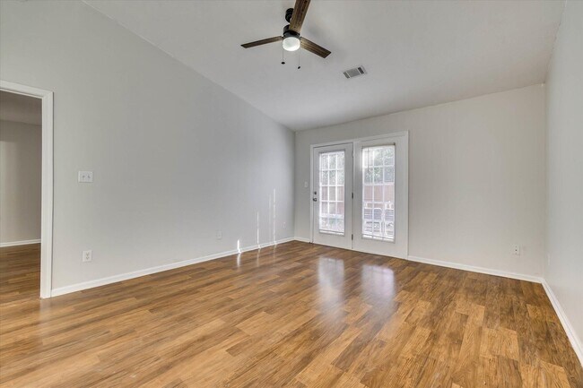 Photo - 150 Portofino Ln SW