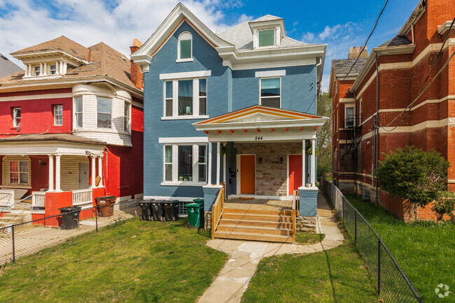 Building Photo - 844 Oak St Unit 2 Rental