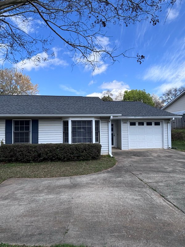 Building Photo - 2008 Henderson Dr