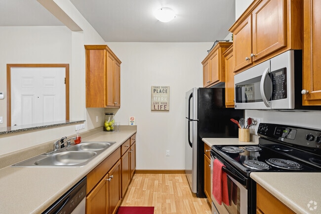 2BR, 2BA - 1,084SF - Kitchen - Linden Lane Apartments