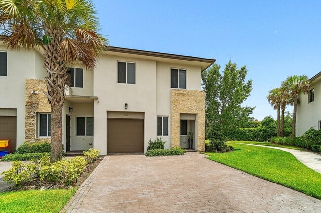 Photo - 350 Pioneer Way