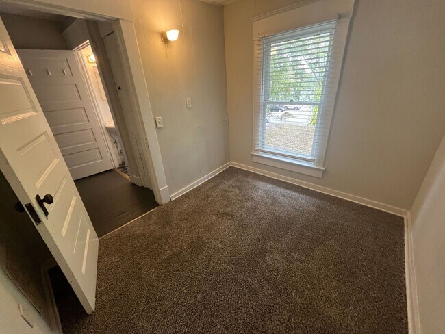 Photo - 910 N 9th St Rd Unit 3