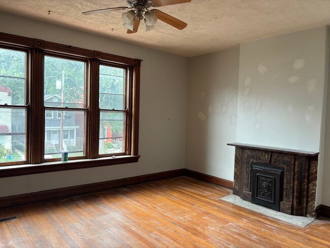 Building Photo - 1423 Pullan Ave Unit 1423 pullan