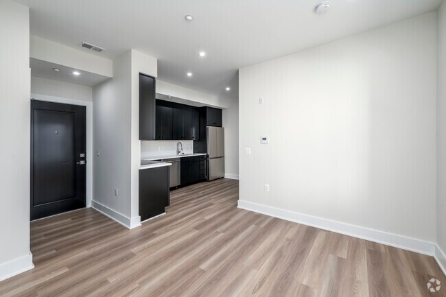 2BR, 1BA – 513SF - Livingroom - 1031 Kearny St NE