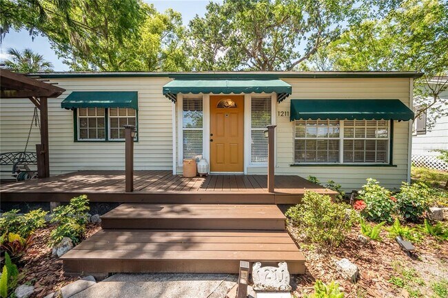 Photo - 1211 E Park Cir