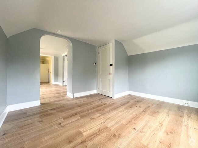 Building Photo - 46 Hawley St Unit 2- Upper Rental