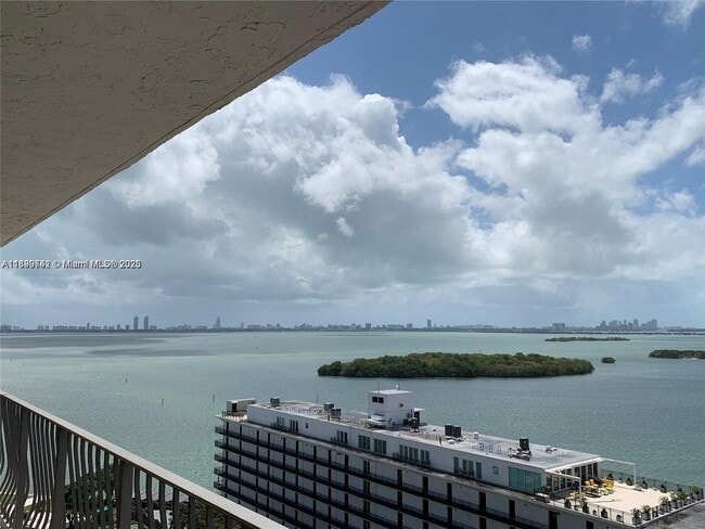 Photo - 780 NE 69th St Unidad 1507