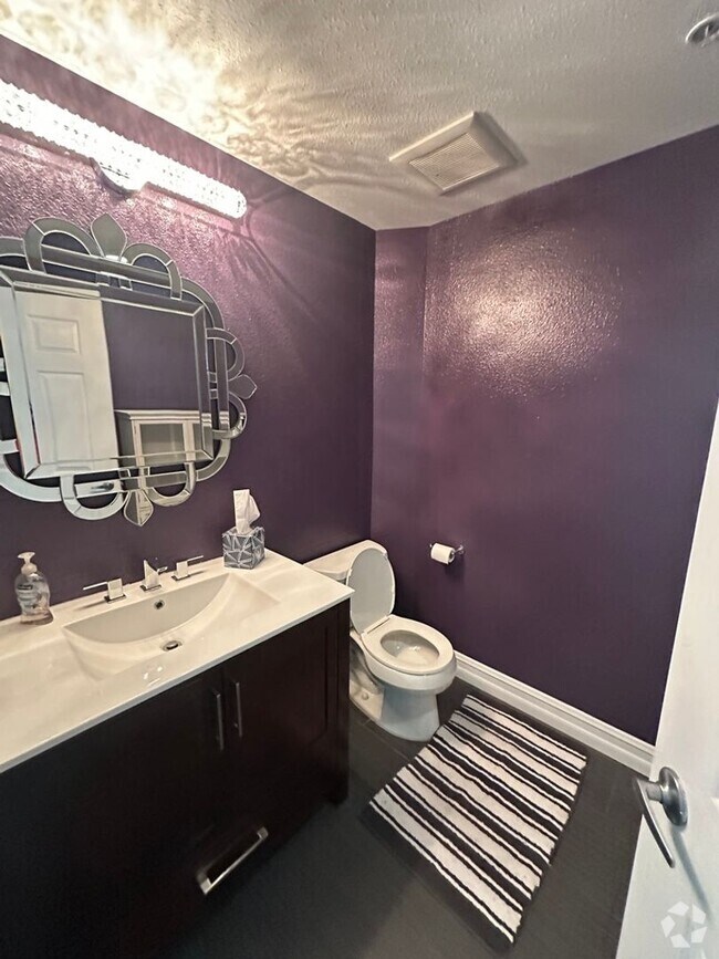Building Photo - Modern 2-Bedroom Condo with Premium Amenit...