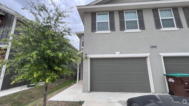 Building Photo - Stylish Living with Amenities – Gated Comm... Rental