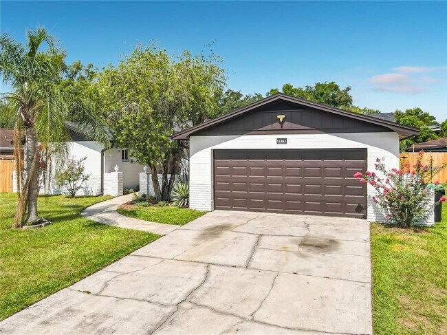 8676 Hillside Dr