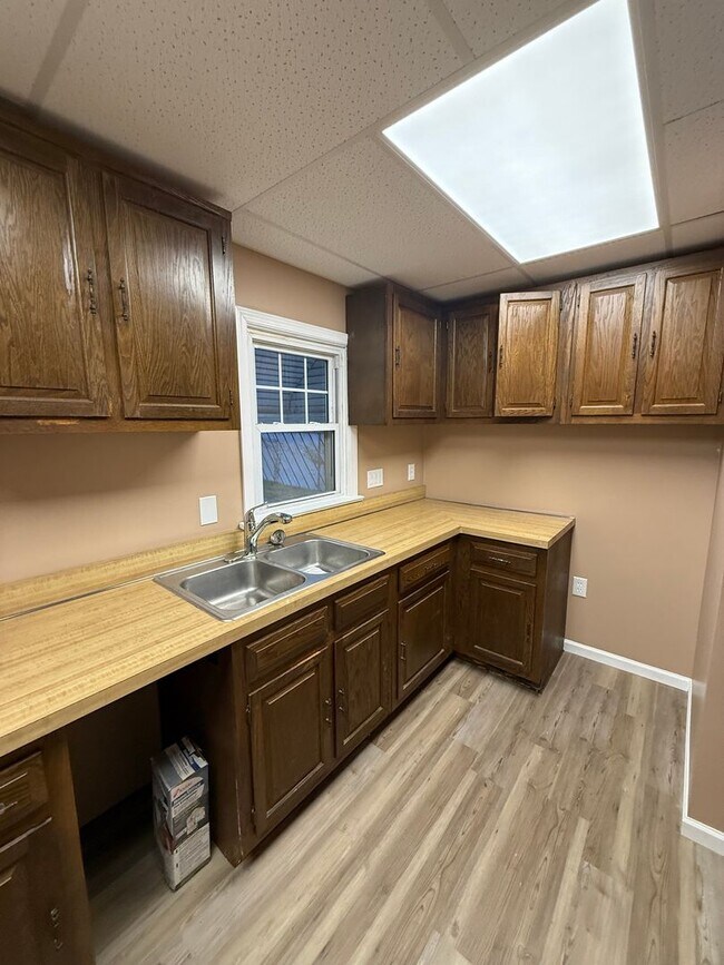 Photo - Lee/Harvard 3 Bedroom Single water/sewer i...