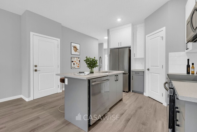 Photo - 11329-11126 126 St NW