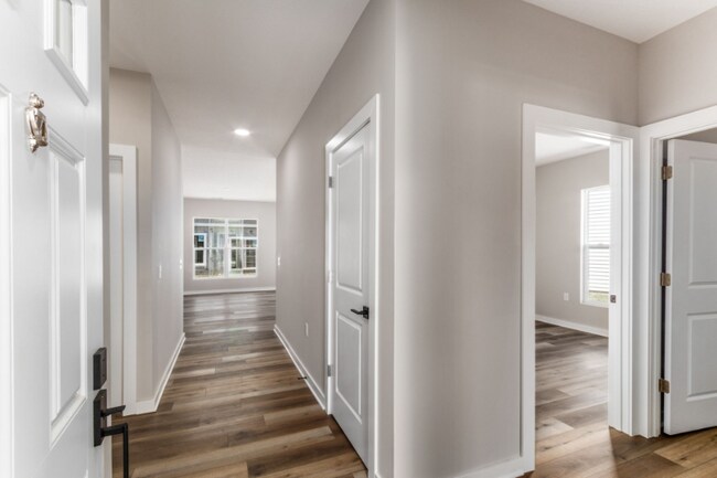 Photo - 554 Rochdale Run