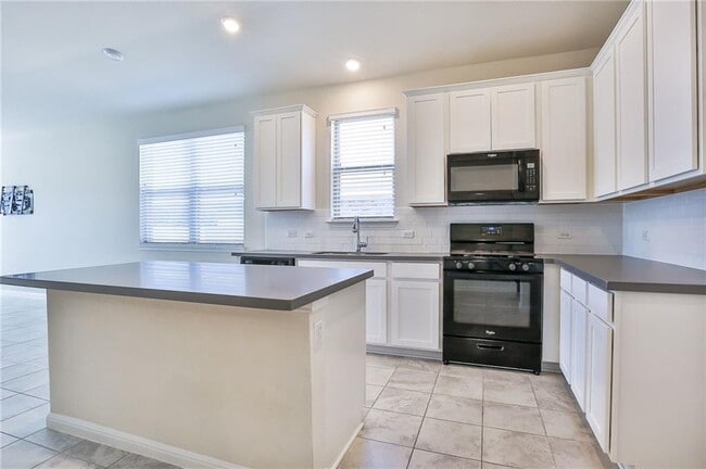 Building Photo - 637 Gabrielle Anne Dr