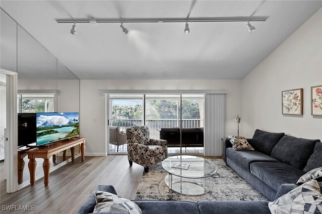 Photo - 4240 Lake Forest Dr Unidad 423