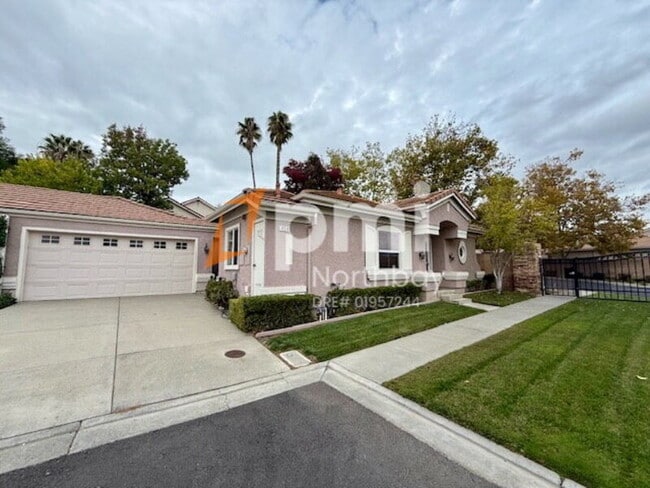 Building Photo - 424 Endberg Dr