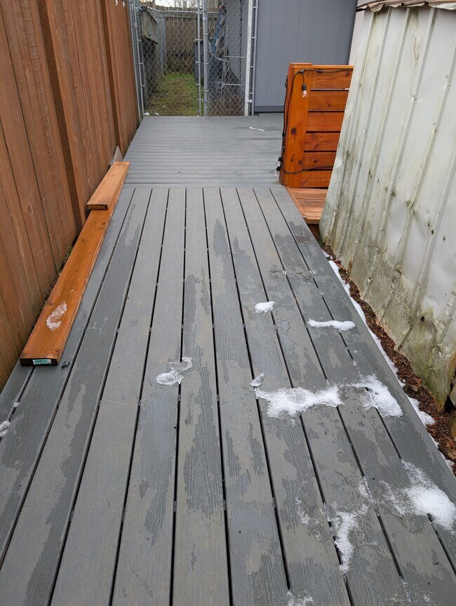 deck walkway to unit