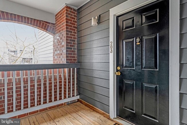 Photo - 20320 Beechwood Terrace Unidad 203