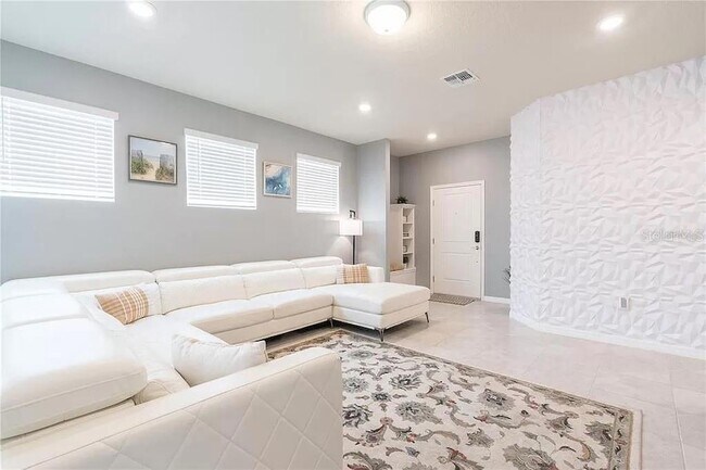 7243 Oak Hammock Dr