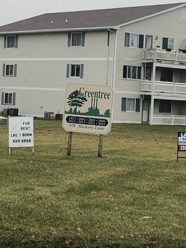 Photo - 1927 NW Hickory Ln