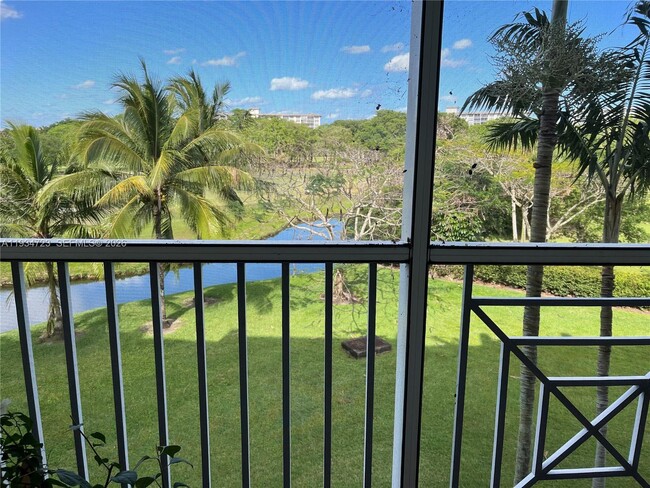 Photo - 3500 Oaks Clubhouse Dr Unit 308