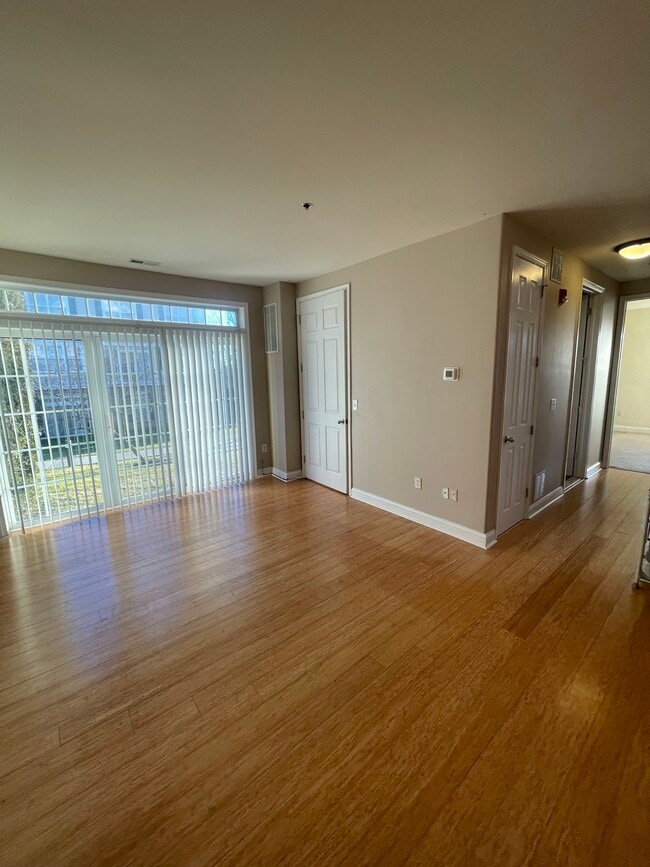 Building Photo - 185 Horseshoe Ct