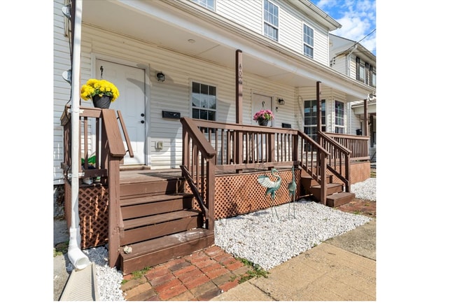 Photo - 608 N Queen St Unit 608