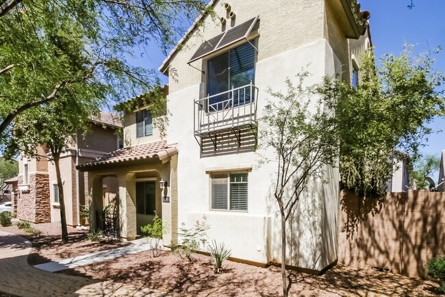 Building Photo - 2451 E Vermont Dr