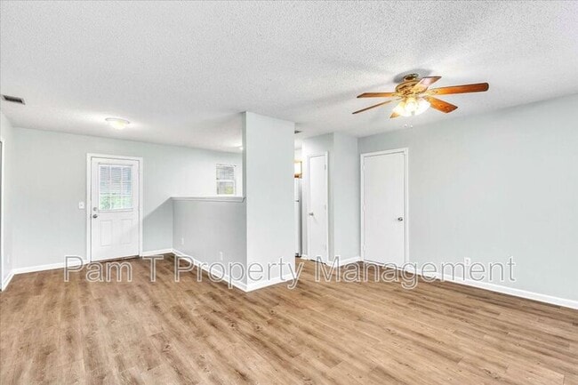 Photo - 215 Laurelwood Dr