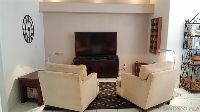 Family room - 5157 Renaissance Ave