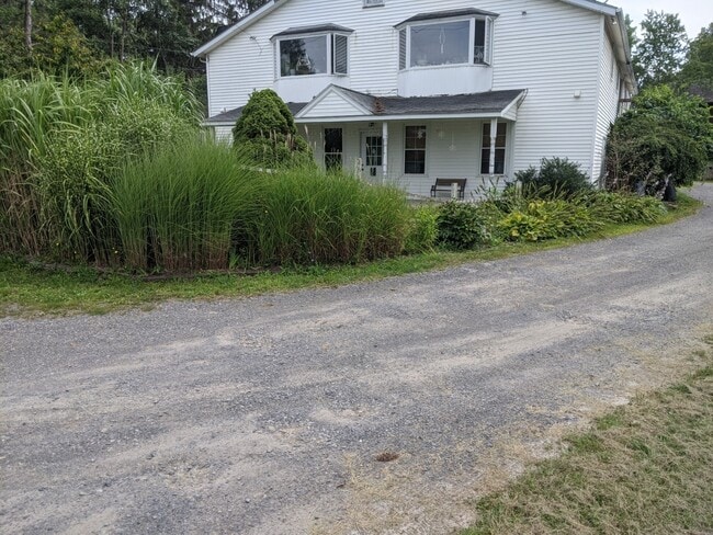 Building Photo - 105 Auburn Rd Unit 6A 3rd Foor Upper
