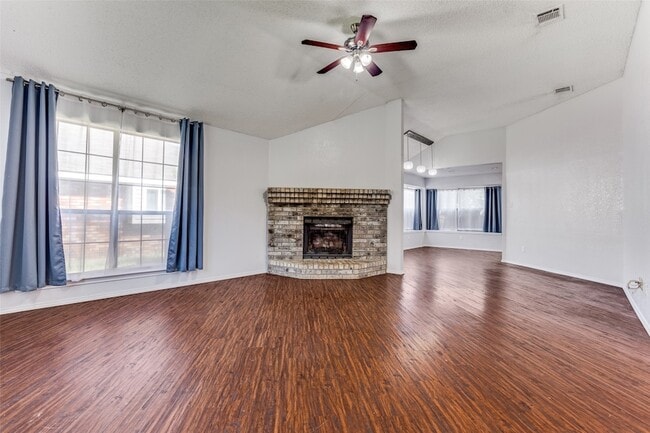 Photo - 706 Deep Well Dr