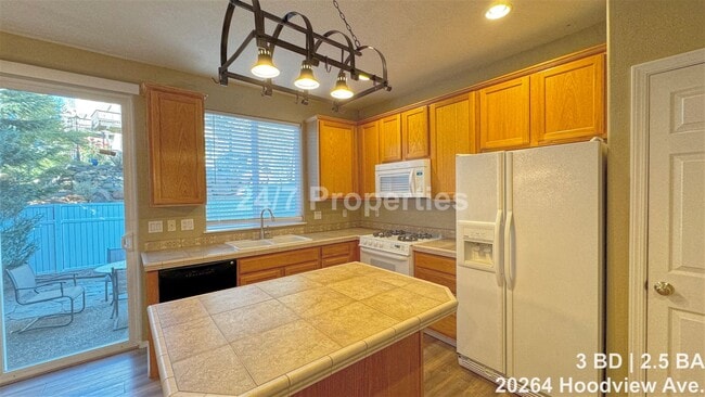 Photo - 20264 Hoodview Ave