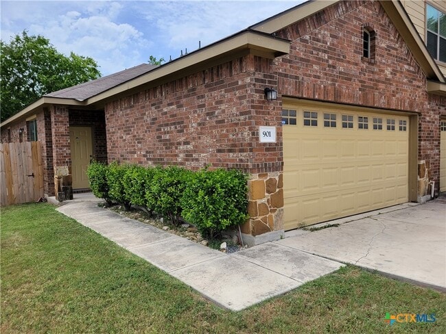 Photo - 901 Brown Rock Dr