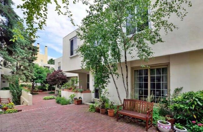Building Photo - 812 Lombard St