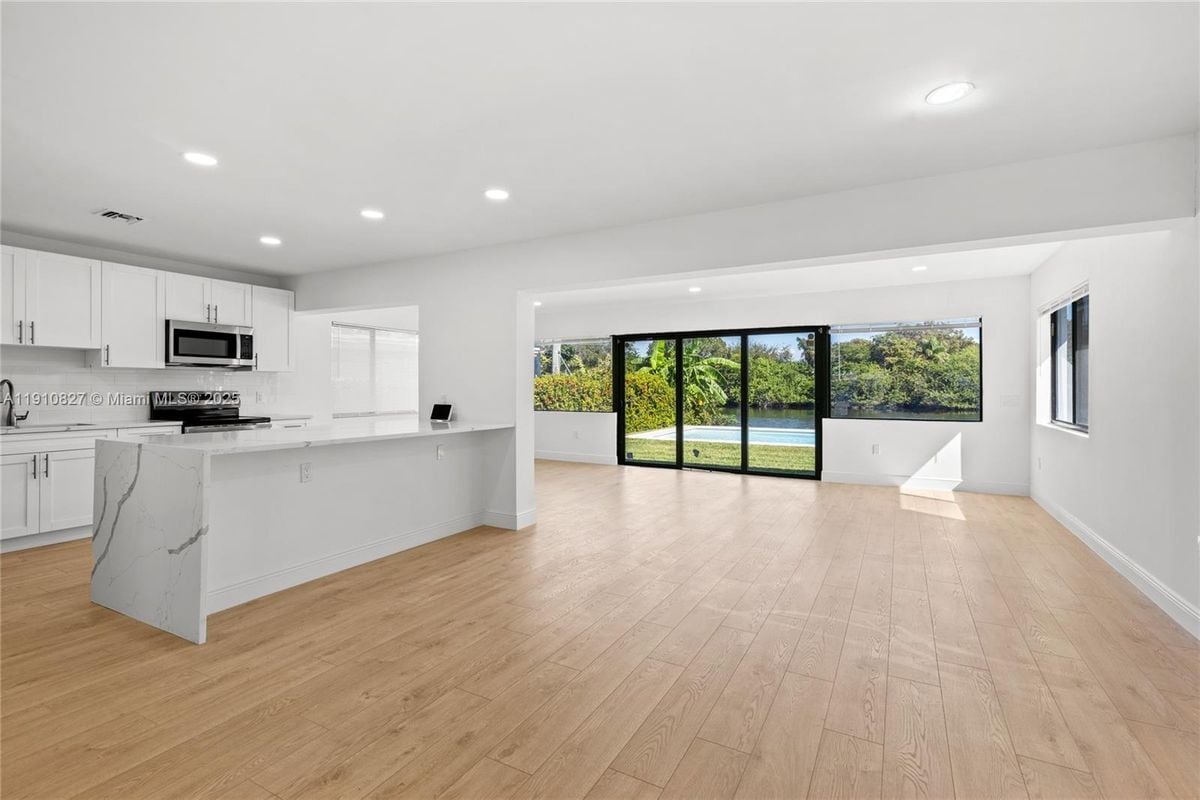 Photo - 317 N 31st Ave