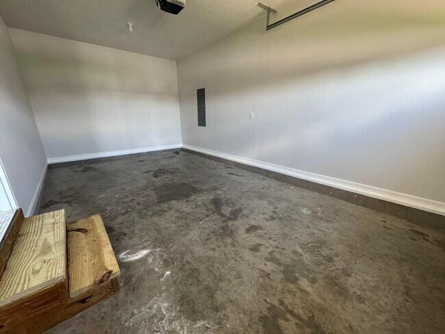 Newly Renovated 3BR 2BA home close to GM, ... - Newly Renovated 3BR 2BA home close to GM, ...