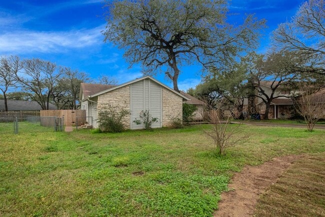 Building Photo - 9009 Sawtooth Ln