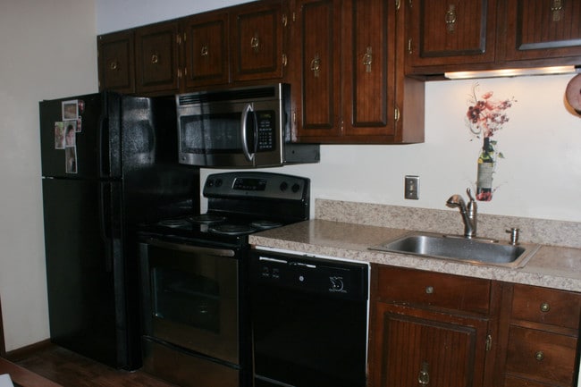 KITCHEN - 200 Arbor Dr Unidad C