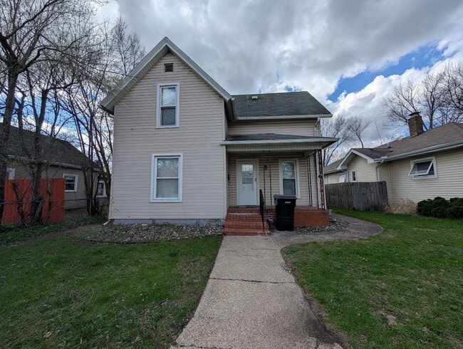 Building Photo - Spacious 3-Bedroom, 1.5-Bathroom Home with Garage – $1,950/Month