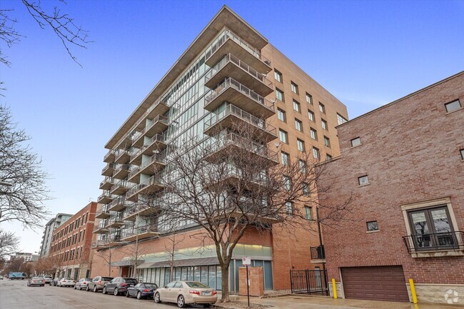 Building Photo - 321 S Sangamon St Unit 902 Rental