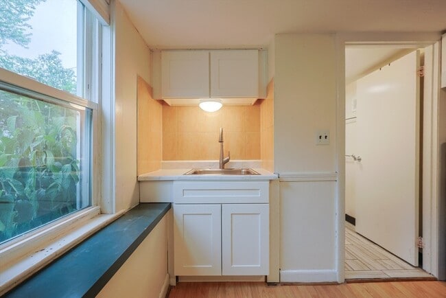 Building Photo - 16 Beacon Pl Unit 16