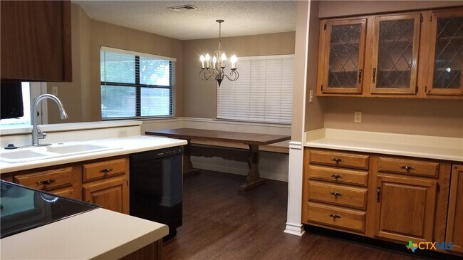 Building Photo - 329 Paisano St