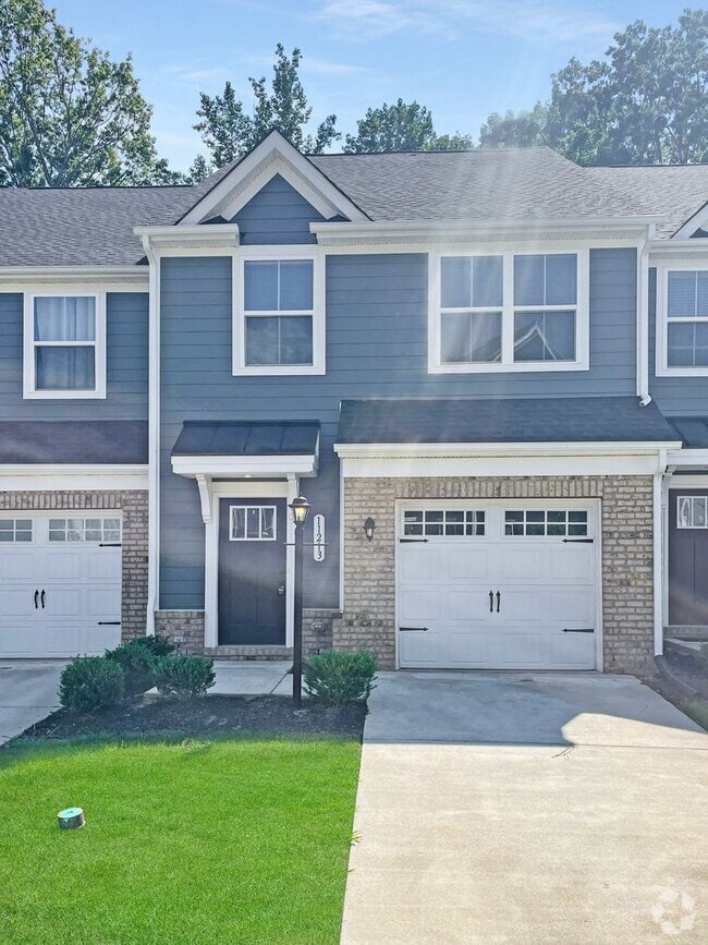 Building Photo - Beautiful Townhome in Ashland !!