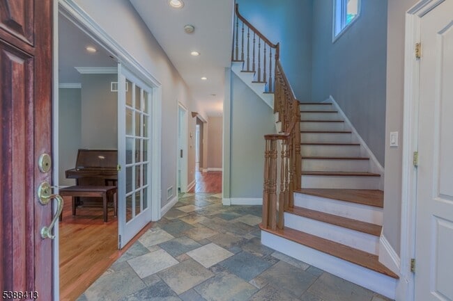 Photo - 567 Mountain Ave